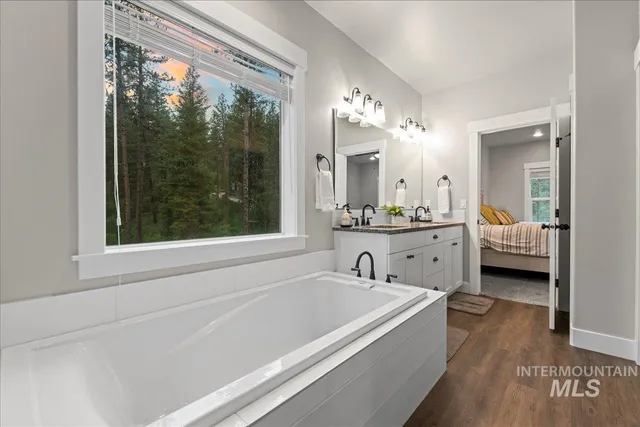 $900,000 | 11 Crescent Circle, Boise, ID 83716