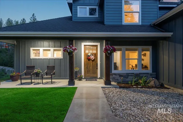 $900,000 | 11 Crescent Circle, Boise, ID 83716