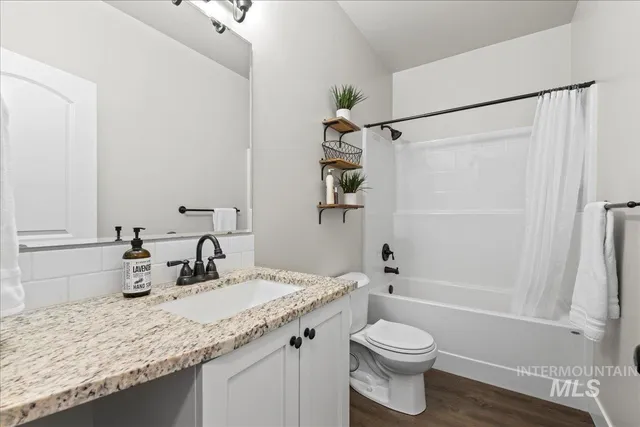 $900,000 | 11 Crescent Circle, Boise, ID 83716