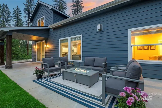 $900,000 | 11 Crescent Circle, Boise, ID 83716