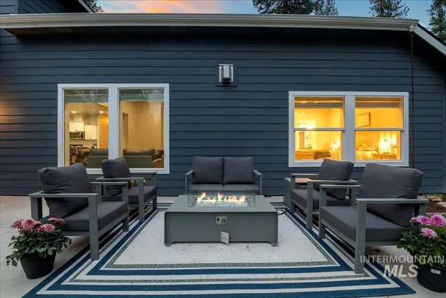 $900,000 | 11 Crescent Circle, Boise, ID 83716