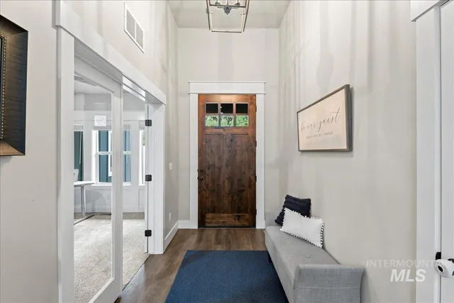 $900,000 | 11 Crescent Circle, Boise, ID 83716