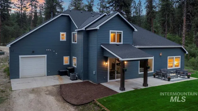 $900,000 | 11 Crescent Circle, Boise, ID 83716