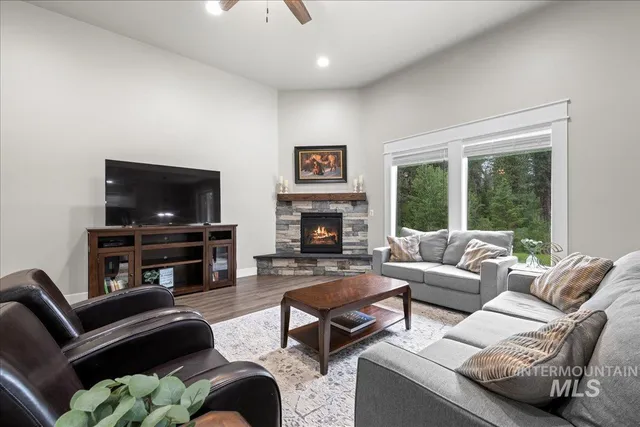 $900,000 | 11 Crescent Circle, Boise, ID 83716