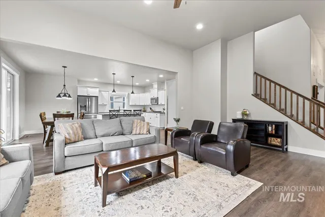 $900,000 | 11 Crescent Circle, Boise, ID 83716