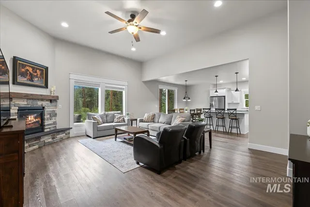 $900,000 | 11 Crescent Circle, Boise, ID 83716