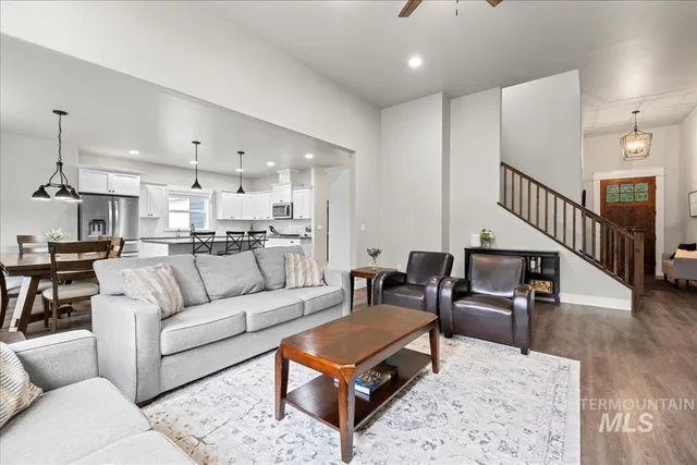 $900,000 | 11 Crescent Circle, Boise, ID 83716