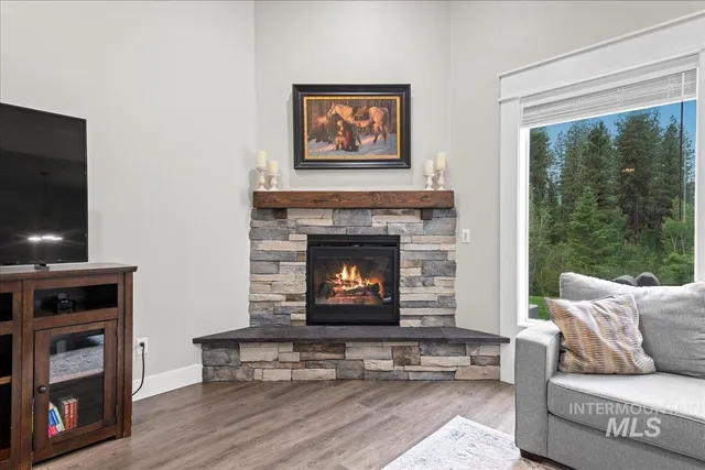 $900,000 | 11 Crescent Circle, Boise, ID 83716