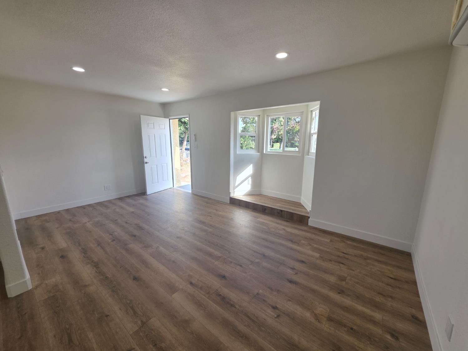 1809 North Bridge Street Visalia, CA 93291 - Photo 5 of 19