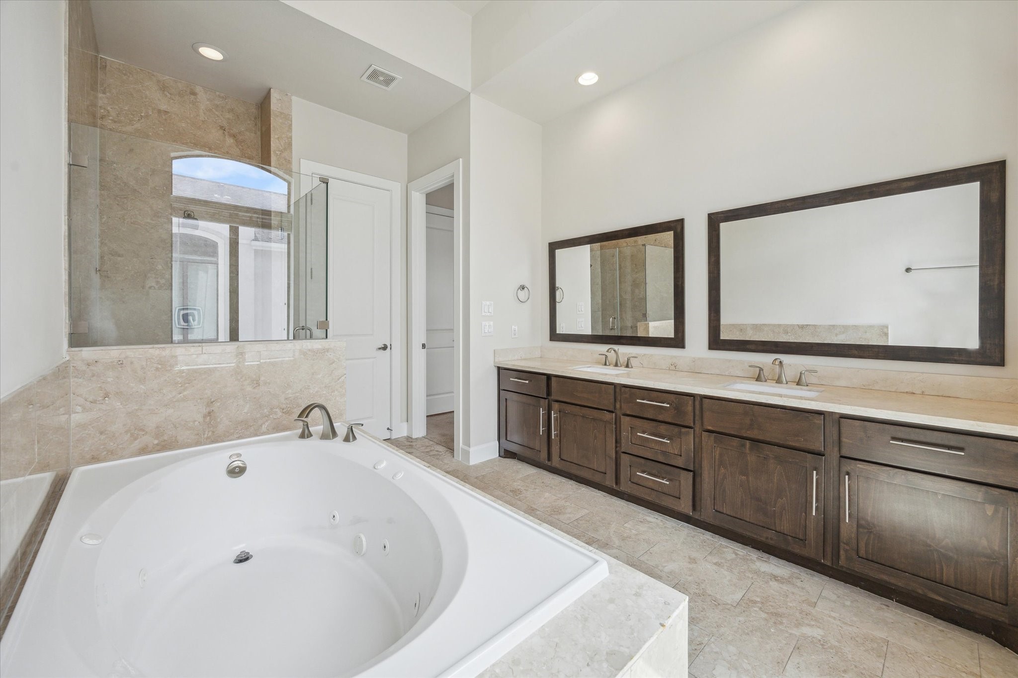 4113 Eigel Street Houston, TX 77007 - Photo 18 of 23 Primary bath.