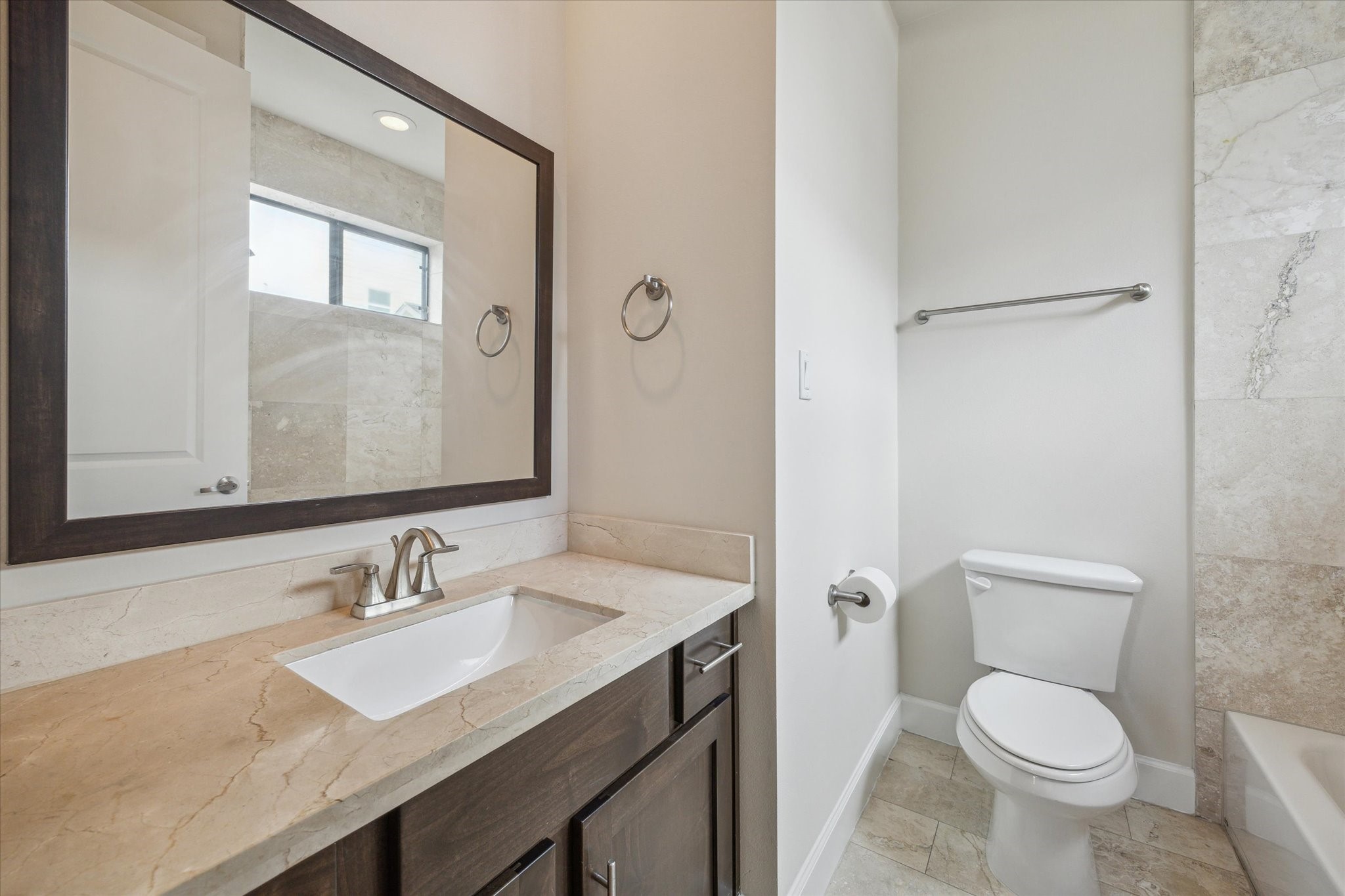 4113 Eigel Street Houston, TX 77007 - Photo 21 of 23 Third Floor Secondary bedroom.