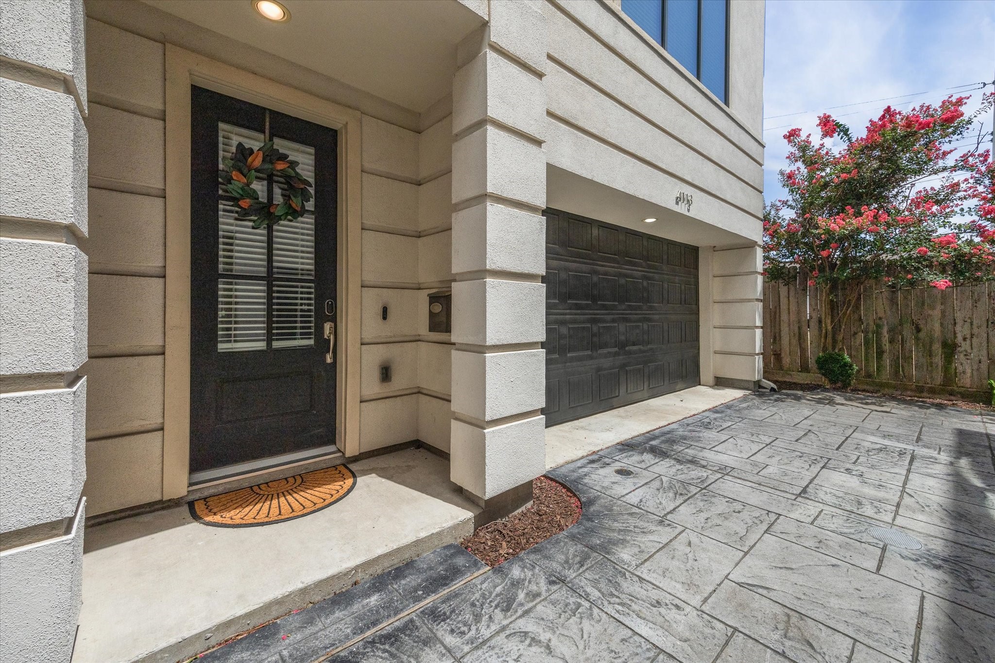 4113 Eigel Street Houston, TX 77007 - Photo 4 of 23 Attached two car garage.