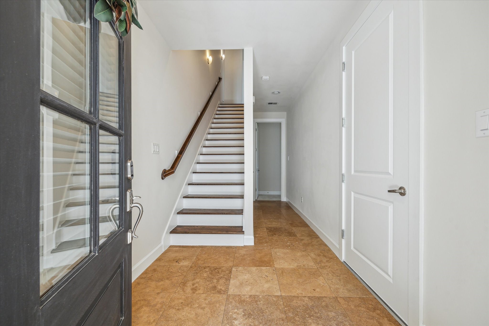 4113 Eigel Street Houston, TX 77007 - Photo 5 of 23 Front entry. Door at right to garage.