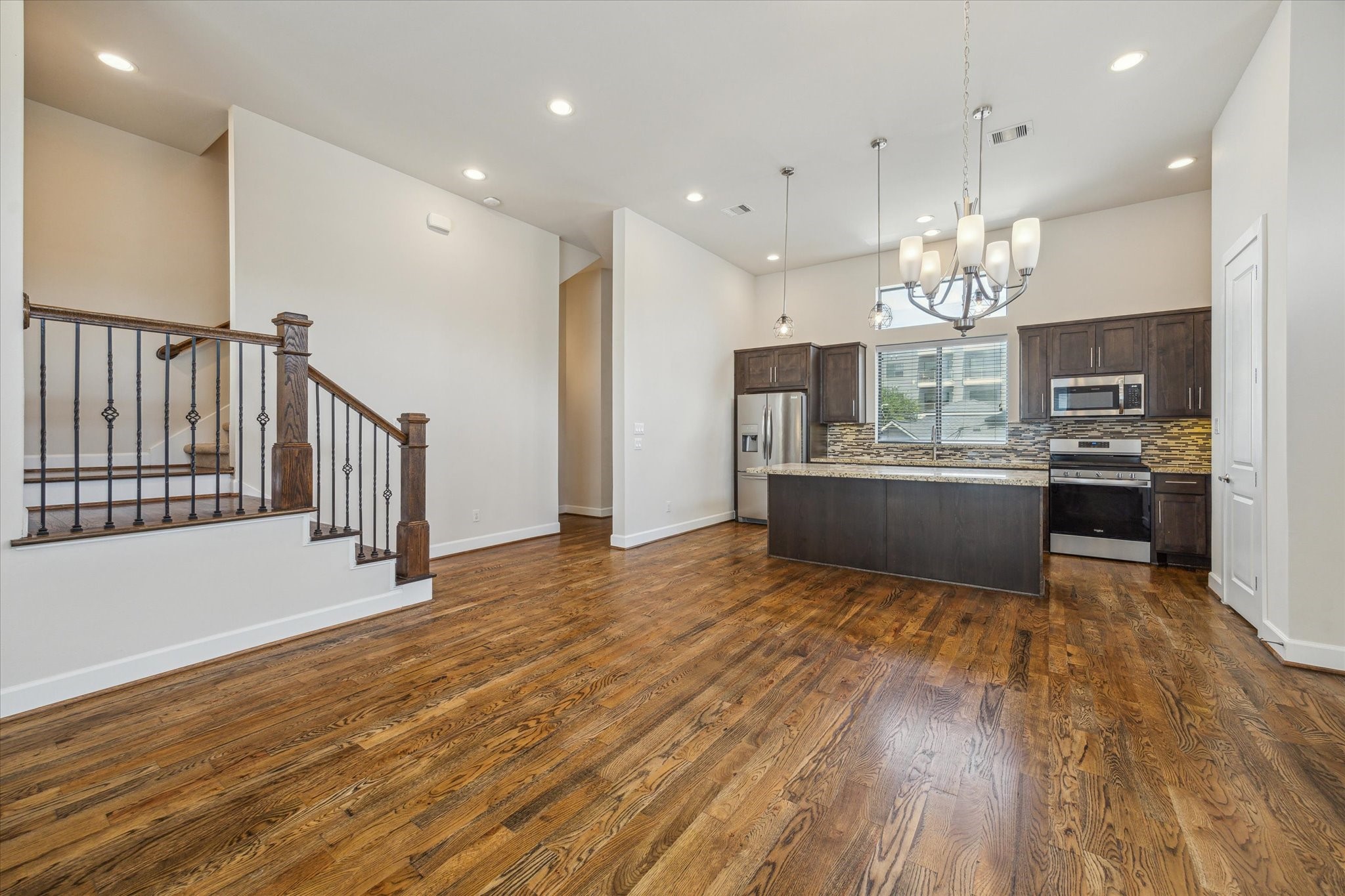 4113 Eigel Street Houston, TX 77007 - Photo 8 of 23 Large Family Room.
