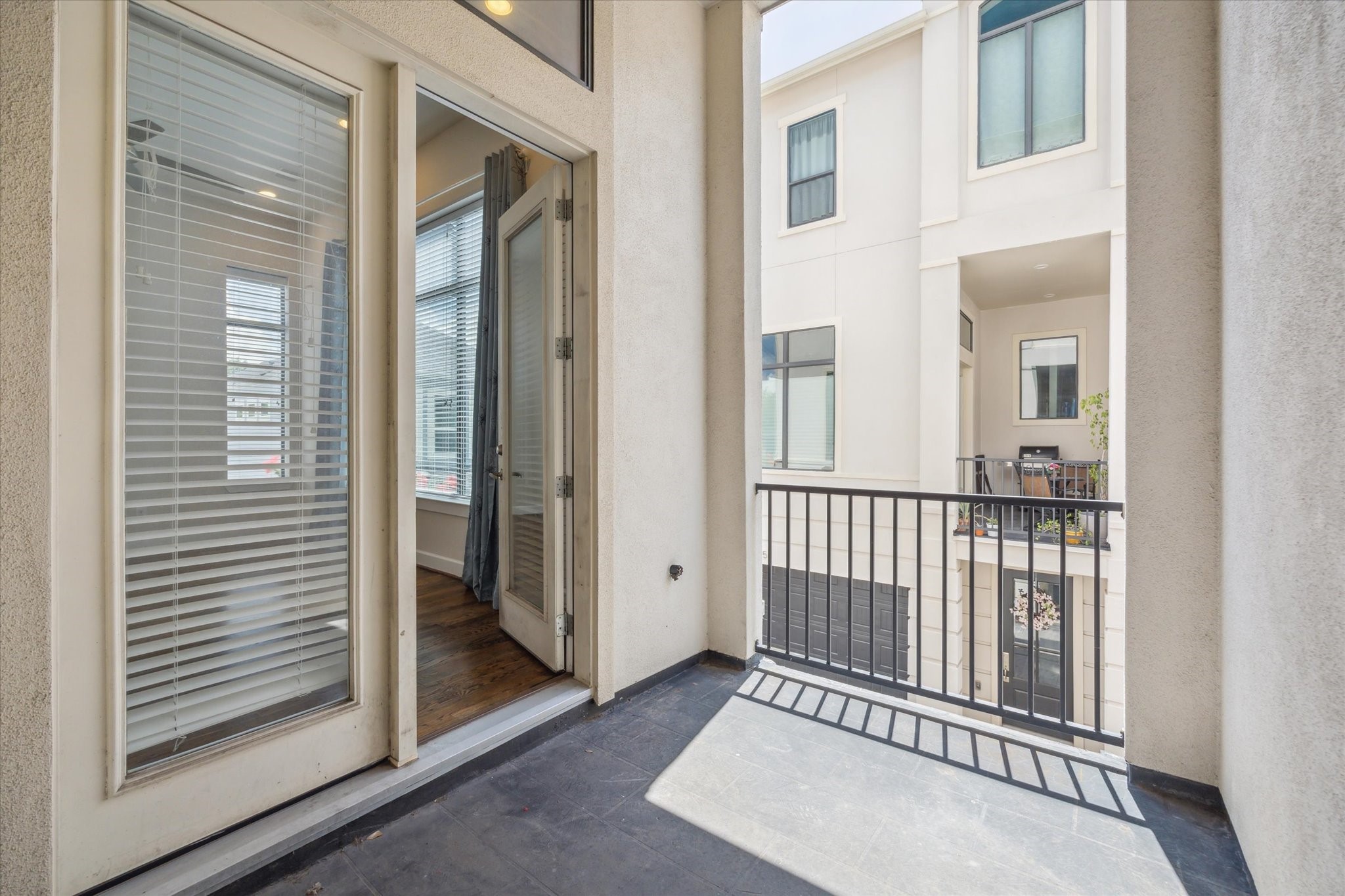 4113 Eigel Street Houston, TX 77007 - Photo 10 of 23 Second floor balcony.