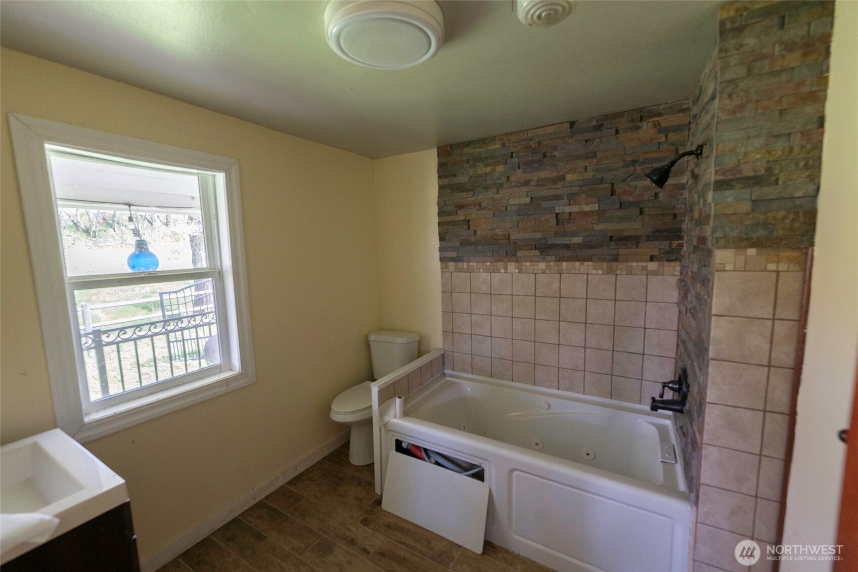 950 Lewis Peak Road Waitsburg, WA 99361 - Photo 14 of 40