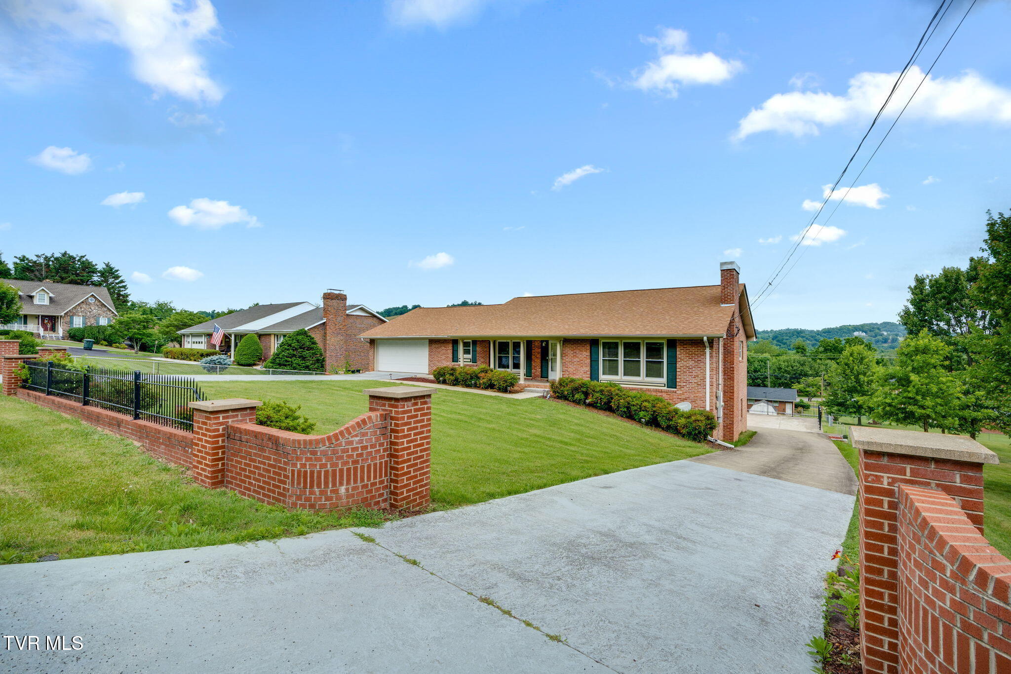 1763 Sylvan Hill Road Elizabethton, TN 37643 - Photo 4 of 55 004