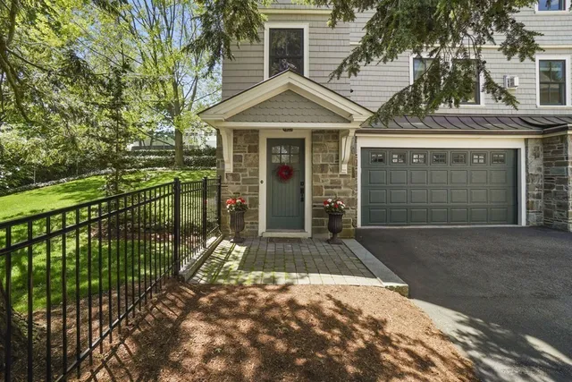 $6,000 | 28 Pennsylvania Avenue, Unit B, Newton, MA 02464