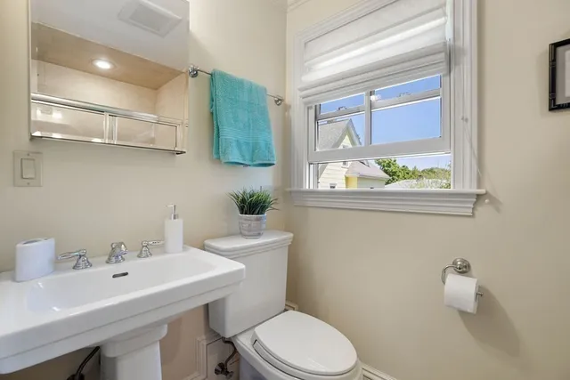 $6,000 | 28 Pennsylvania Avenue, Unit B, Newton, MA 02464