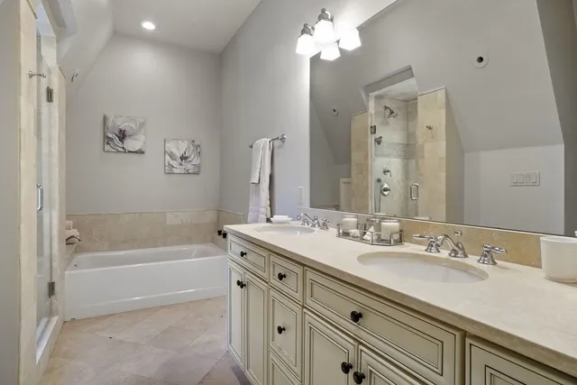 $6,000 | 28 Pennsylvania Avenue, Unit B, Newton, MA 02464