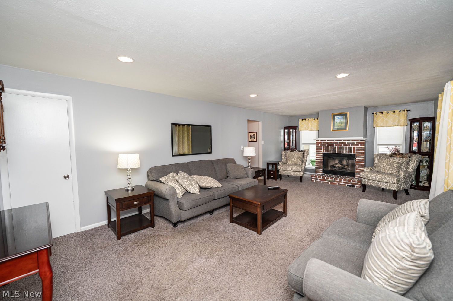 1289 Waverly Road Eastlake, OH 44095 - Photo 2 of 29