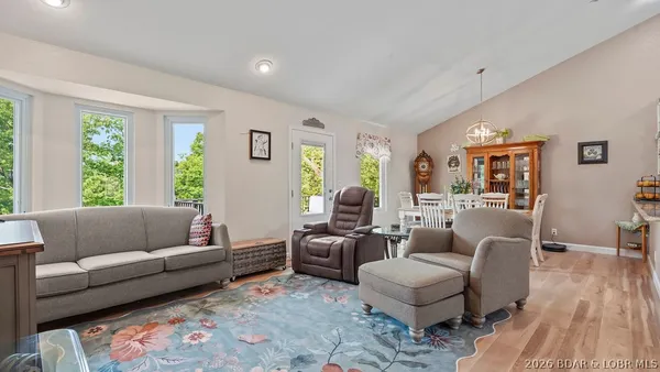 $449,000 | 191 Park Pl Drive, Kaiser, MO 65047