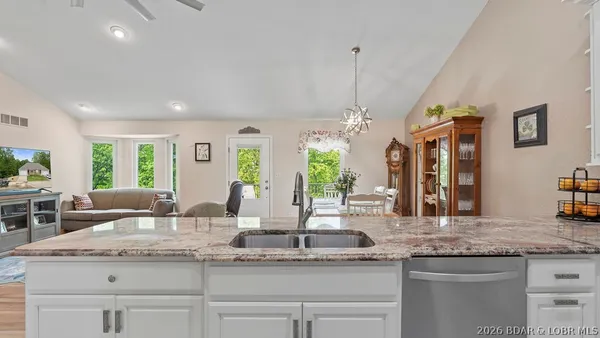 $449,000 | 191 Park Pl Drive, Kaiser, MO 65047