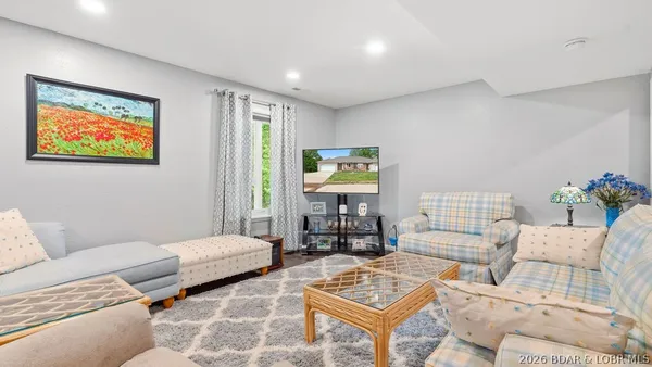 $449,000 | 191 Park Pl Drive, Kaiser, MO 65047