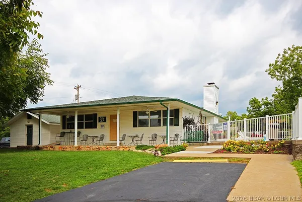 $449,000 | 191 Park Pl Drive, Kaiser, MO 65047