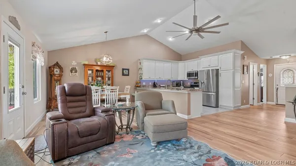 $449,000 | 191 Park Pl Drive, Kaiser, MO 65047