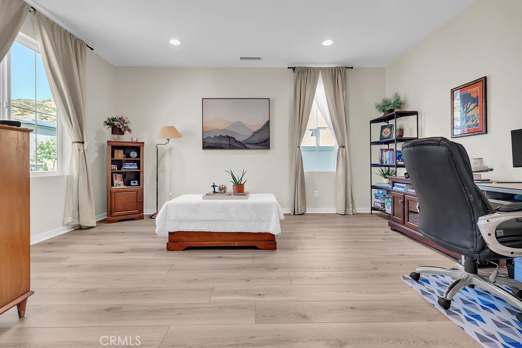 18100 Tableau Way Saugus, CA 91350 - Photo 4 of 49