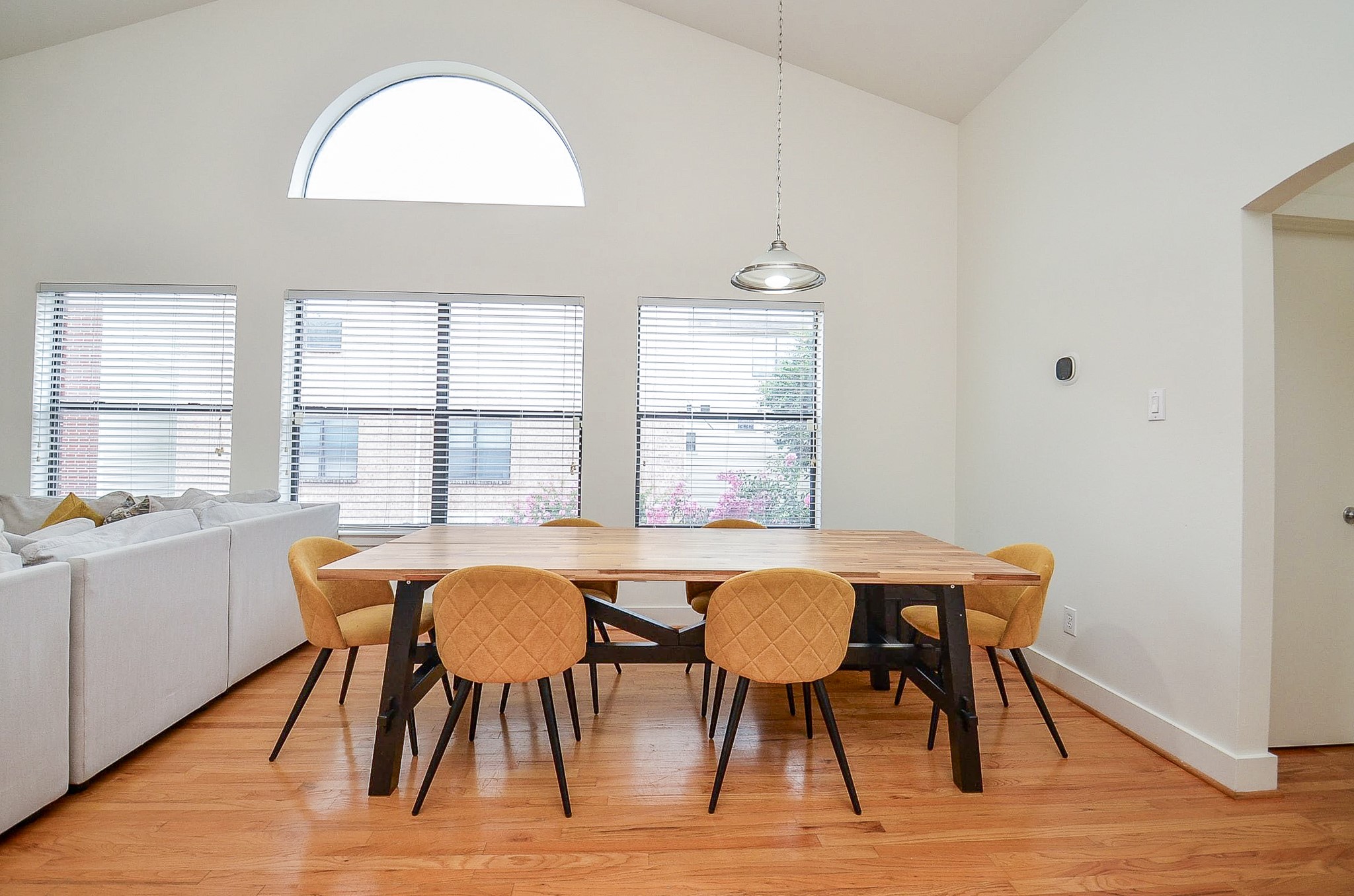 3413 Rolgom Pl Court Houston, TX 77021 - Photo 10 of 20 Open and spacious dinning area.
