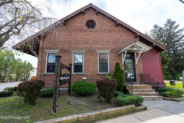 $17 | 80 West Circular Street, Unit SUITE 1, Saratoga Springs, NY 12866