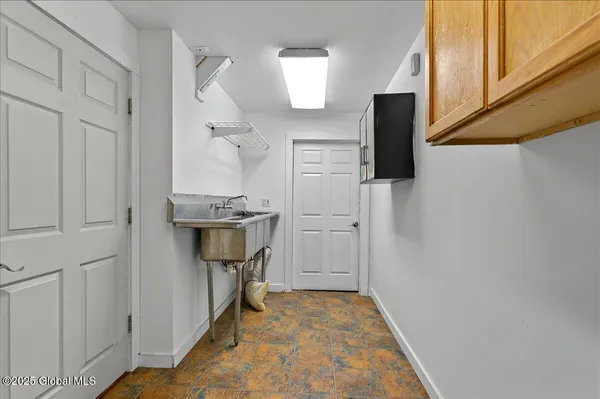 $17 | 80 West Circular Street, Unit SUITE 1, Saratoga Springs, NY 12866