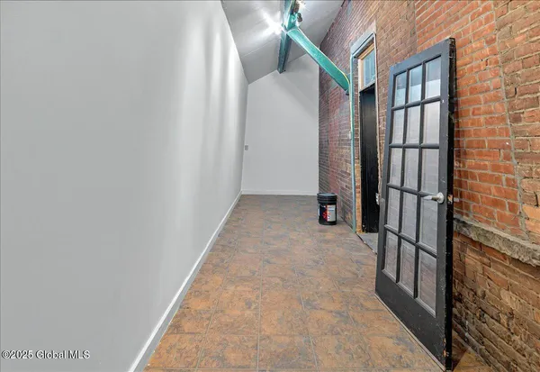 $17 | 80 West Circular Street, Unit SUITE 1, Saratoga Springs, NY 12866