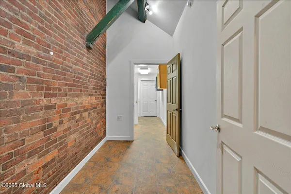 $17 | 80 West Circular Street, Unit SUITE 1, Saratoga Springs, NY 12866