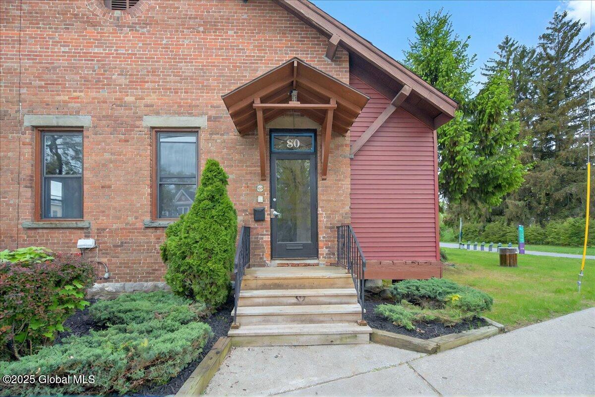 80 West Circular Street, Unit SUITE 1 Saratoga Springs, NY 12866 - Photo 2 of 29 04-80 WEST CIR-26