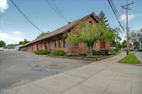 $17 | 80 West Circular Street, Unit SUITE 1, Saratoga Springs, NY 12866