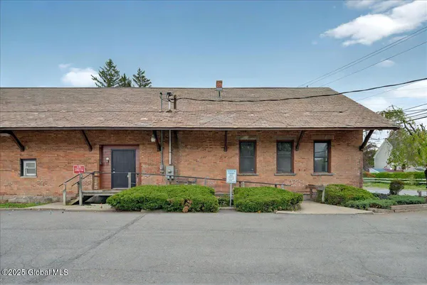 $17 | 80 West Circular Street, Unit SUITE 1, Saratoga Springs, NY 12866