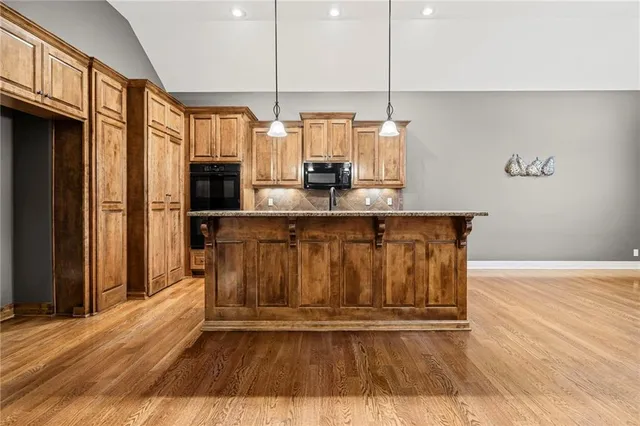 $469,950 | 16639 West 168th Place, Olathe, KS 66062