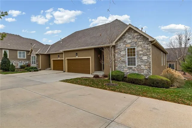 $469,950 | 16639 West 168th Place, Olathe, KS 66062