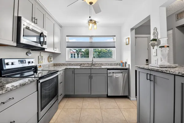 $2,200 | 2016 South Federal Highway, Unit E309, Boynton Beach, FL 33435