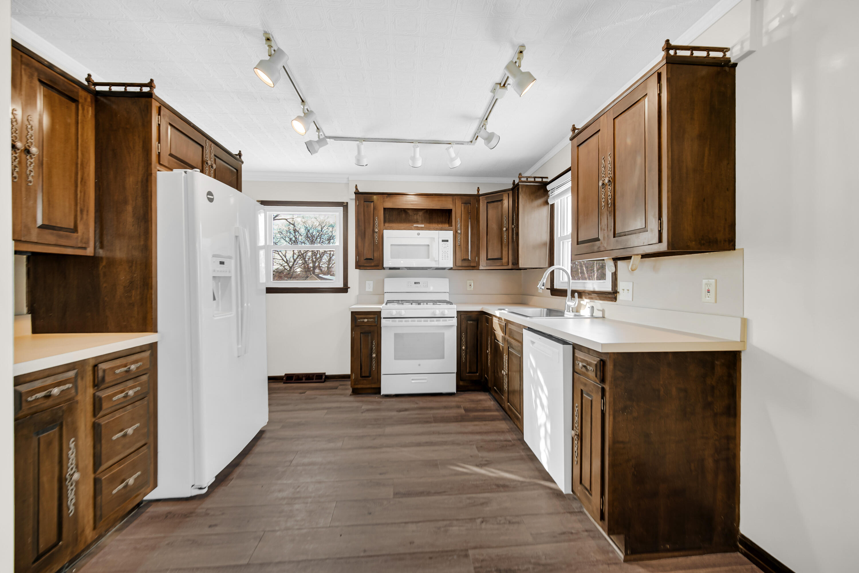 2044 Hidden Valley Drive Crown Point, IN 46307 - Photo 11 of 31 3000x2000