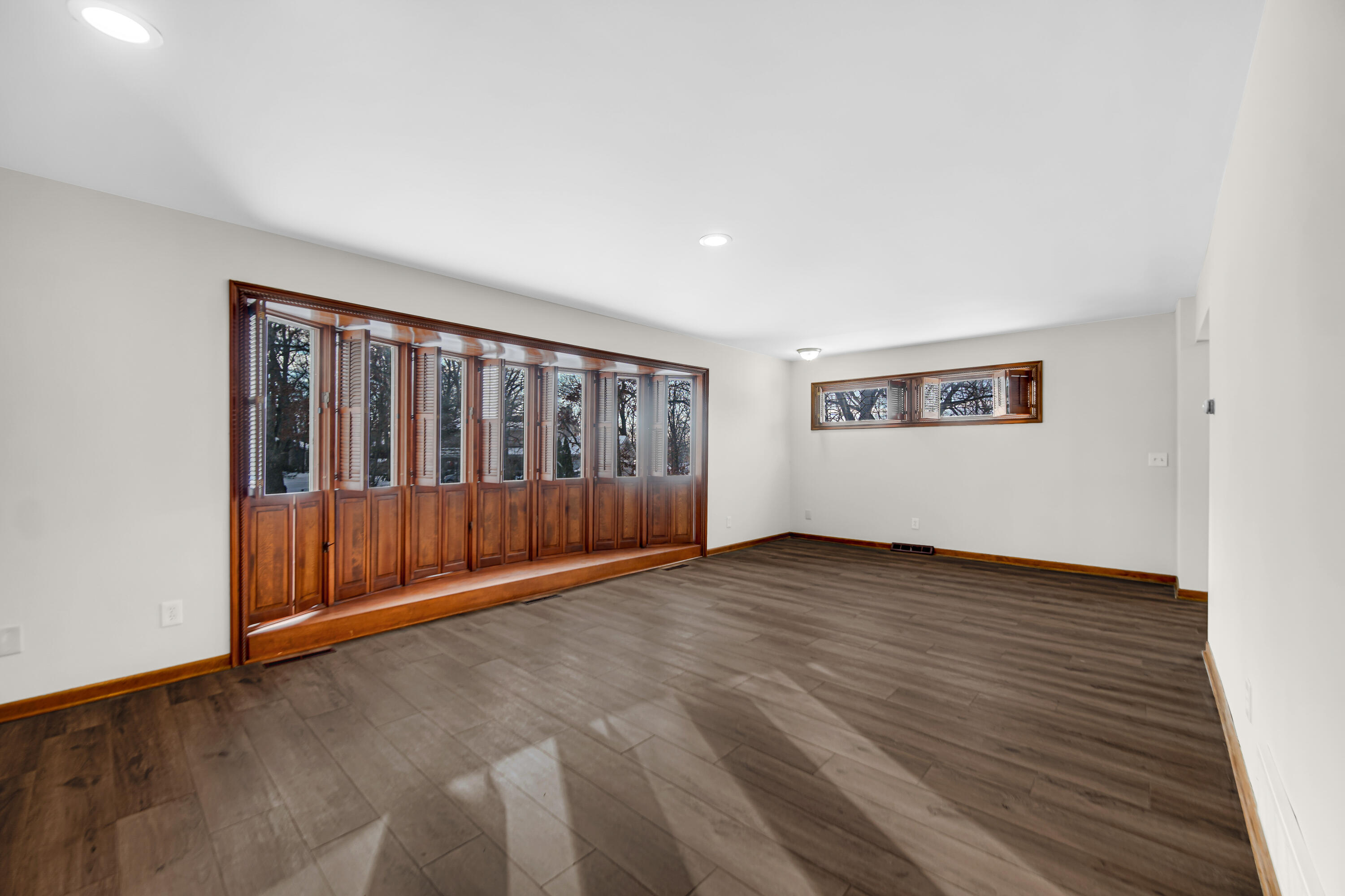 2044 Hidden Valley Drive Crown Point, IN 46307 - Photo 4 of 31 3000x2000