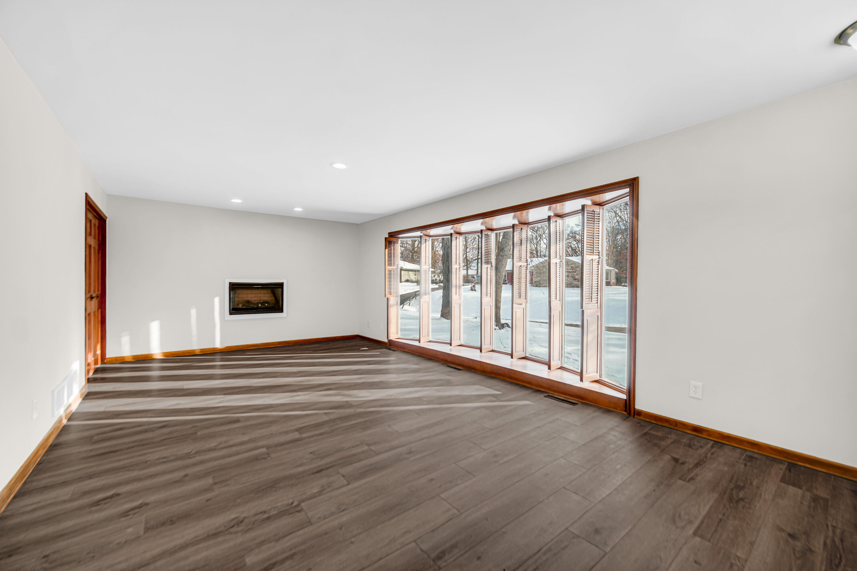 2044 Hidden Valley Drive Crown Point, IN 46307 - Photo 5 of 31 3000x2000