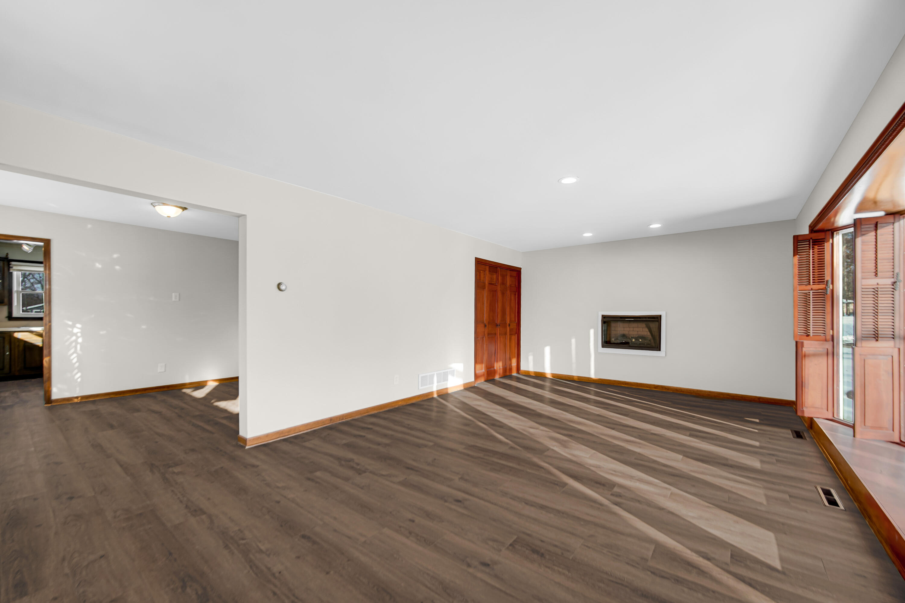 2044 Hidden Valley Drive Crown Point, IN 46307 - Photo 6 of 31 3000x2000