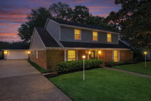 $319,900 | 2206 Carriage Lane, La Marque, TX 77568