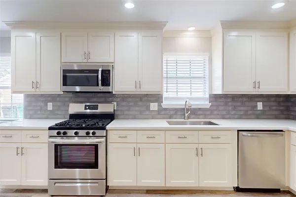 $319,900 | 2206 Carriage Lane, La Marque, TX 77568