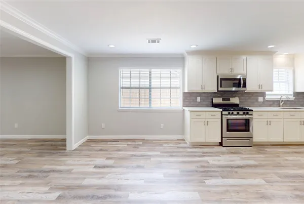 $319,900 | 2206 Carriage Lane, La Marque, TX 77568