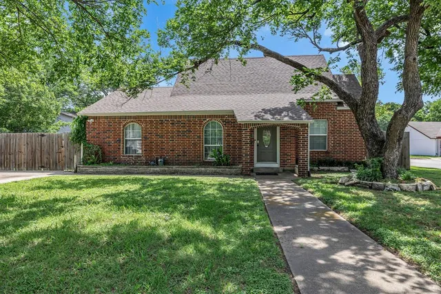 $319,900 | 401 Magnolia Street, Arlington, TX 76012